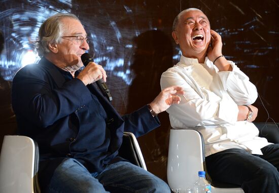 Robert De Niro visits Moscow, opens Nobu restaurant