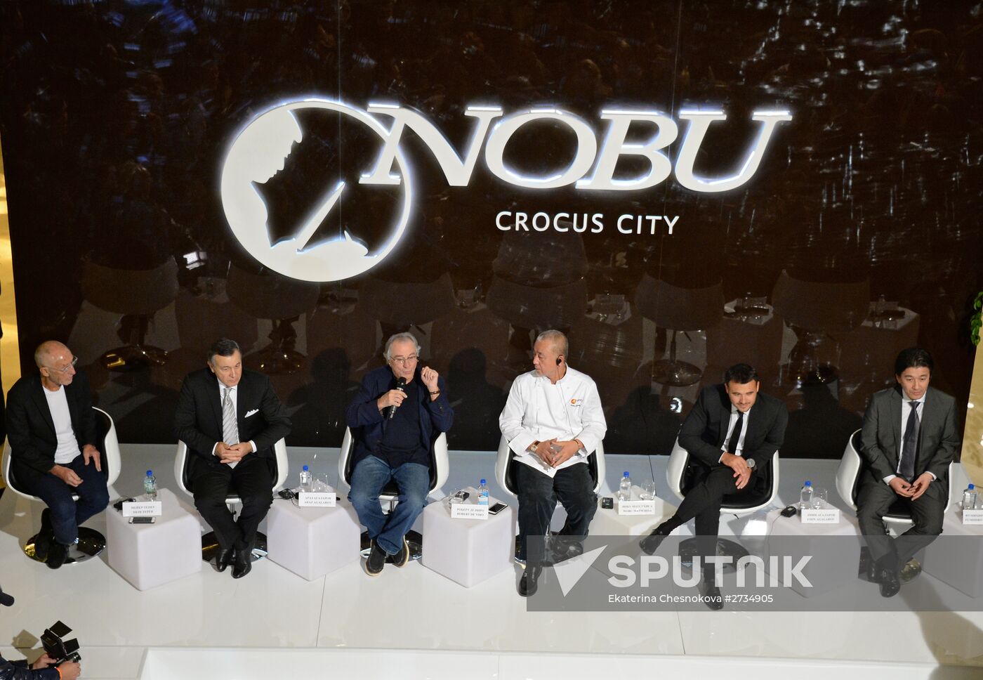Robert De Niro visits Moscow, opens Nobu restaurant