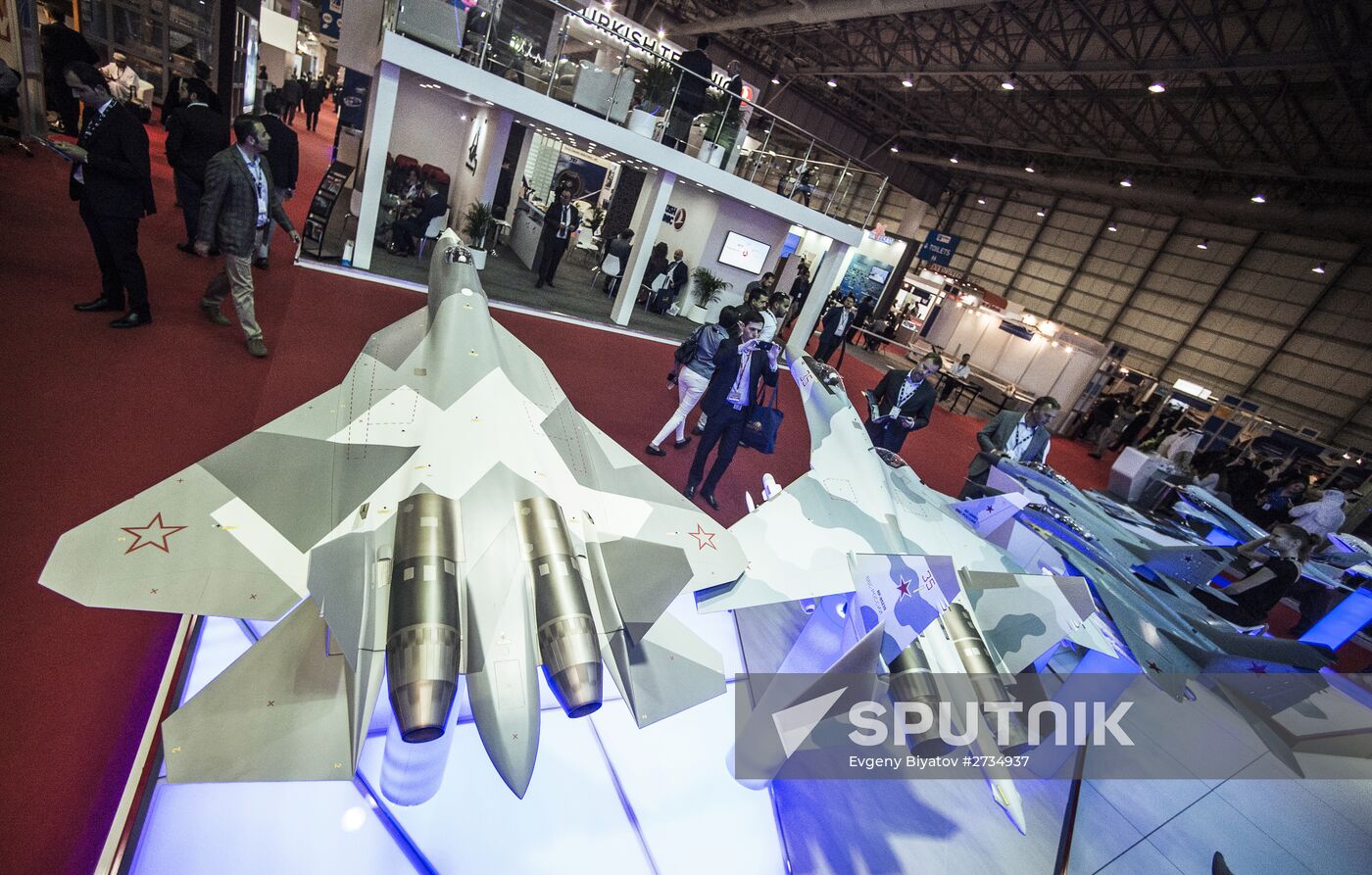 2015 Dubai Airshow. Day Two
