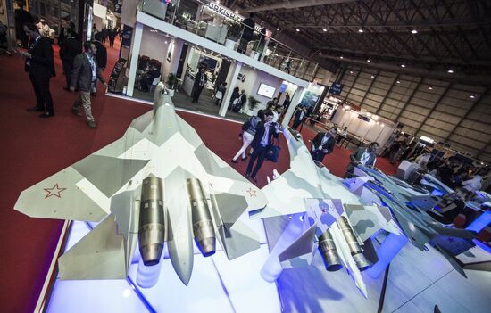 2015 Dubai Airshow. Day Two