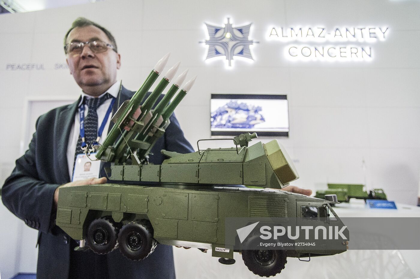 2015 Dubai Airshow. Day Two