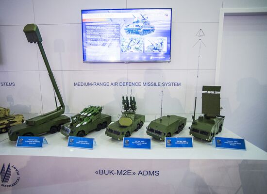 2015 Dubai Airshow. Day Two