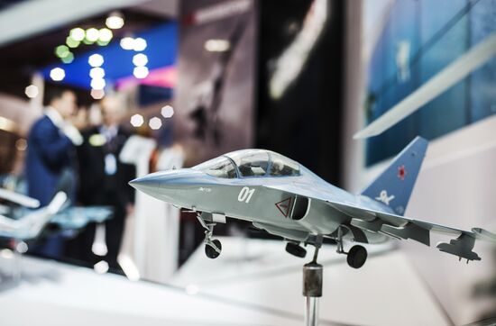 2015 Dubai Airshow. Day Two
