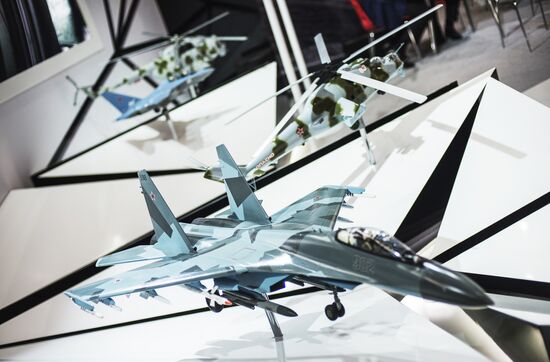 2015 Dubai Airshow. Day Two