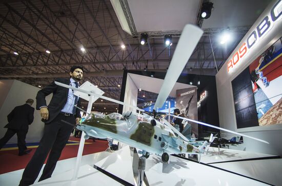 2015 Dubai Airshow. Day Two