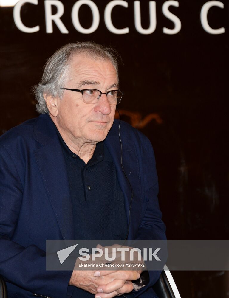 Robert De Niro visits Moscow, opens Nobu restaurant