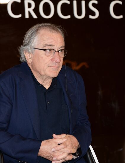 Robert De Niro visits Moscow, opens Nobu restaurant