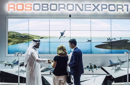2015 Dubai Airshow. Day Two