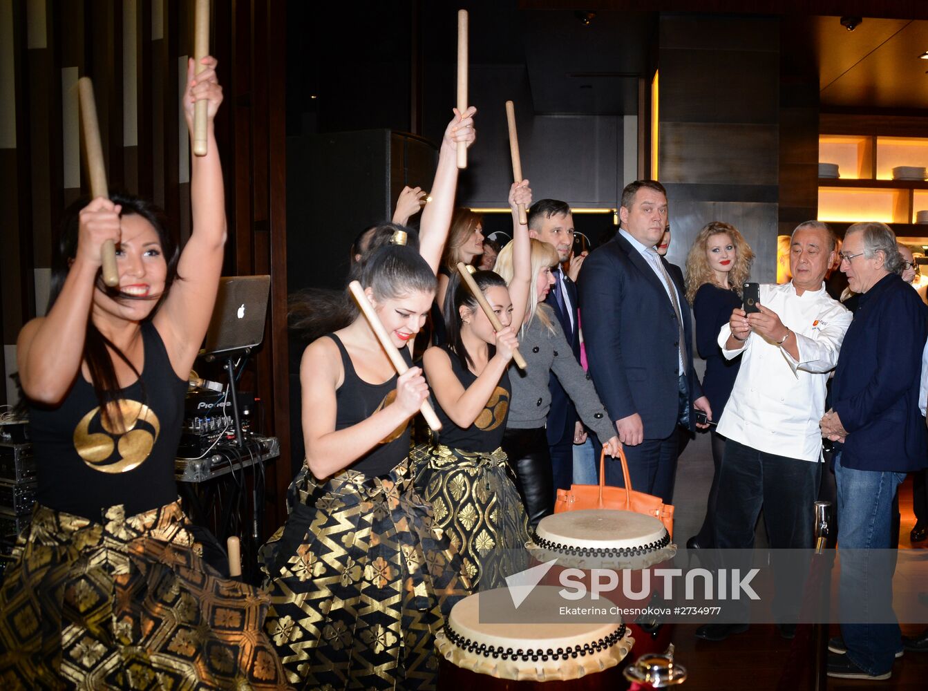 Robert De Niro visits Moscow, opens Nobu restaurant