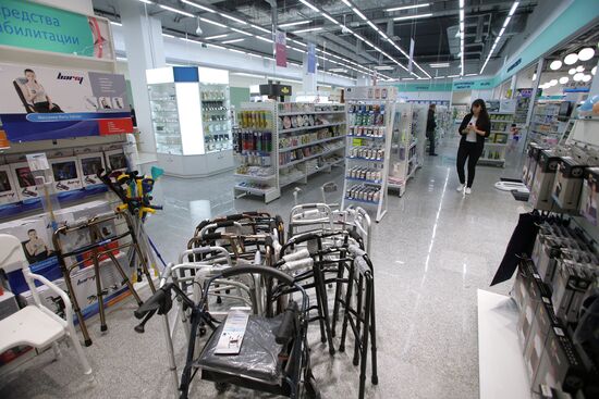 First "36.6" parmacy hypermarket opens in Moscow