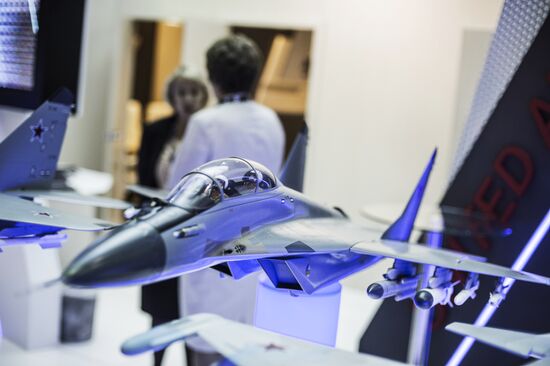 2015 Dubai Airshow. Day Two