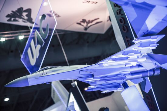 2015 Dubai Airshow. Day Two