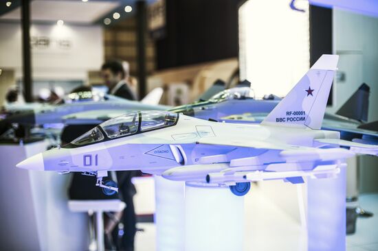 2015 Dubai Airshow. Day Two