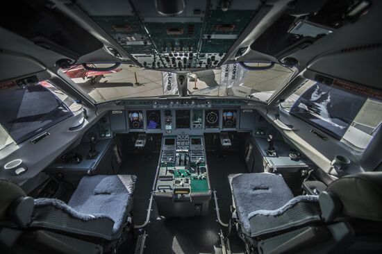 2015 Dubai Airshow. Day Two