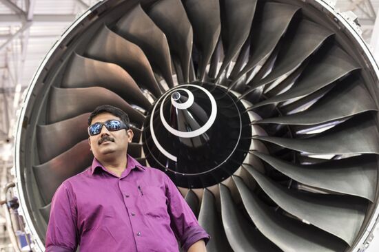 2015 Dubai Airshow. Day Two