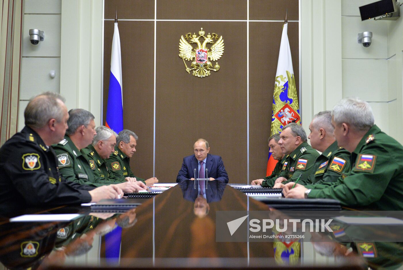 President Vladimir Putin chairs meeting on defense complex development