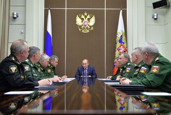 President Vladimir Putin chairs meeting on defense complex development