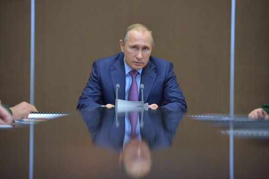 President Vladimir Putin chairs meeting on defense complex development