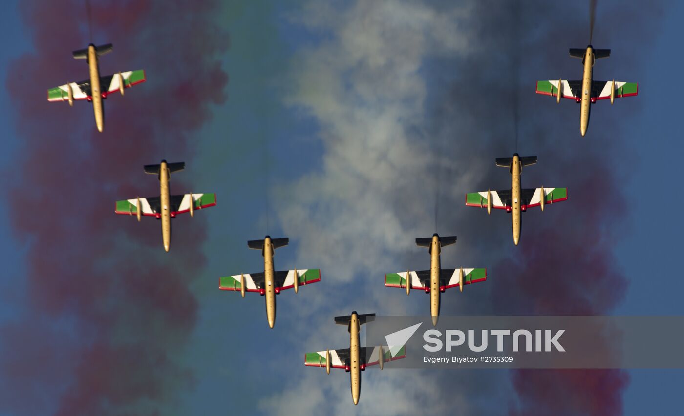 2015 Dubai Airshow. Day 3