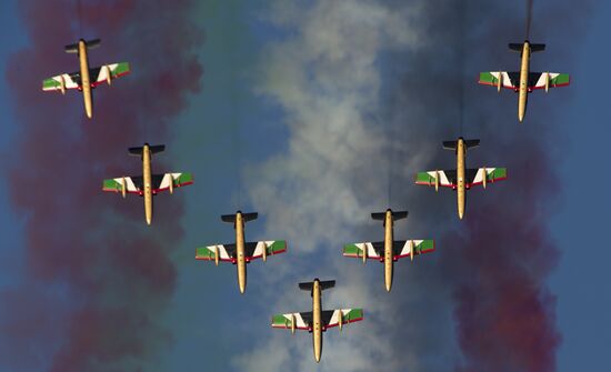 2015 Dubai Airshow. Day 3