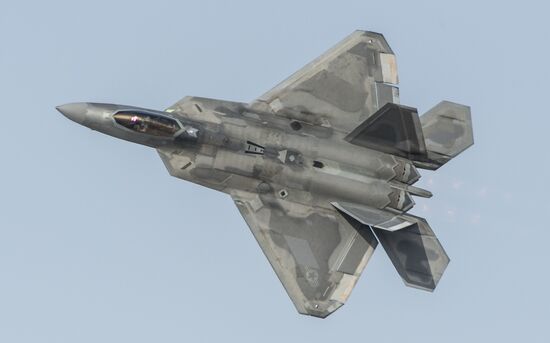 2015 Dubai Airshow. Day 3
