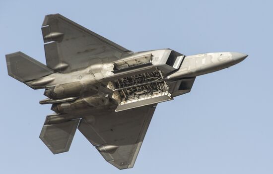 2015 Dubai Airshow. Day 3