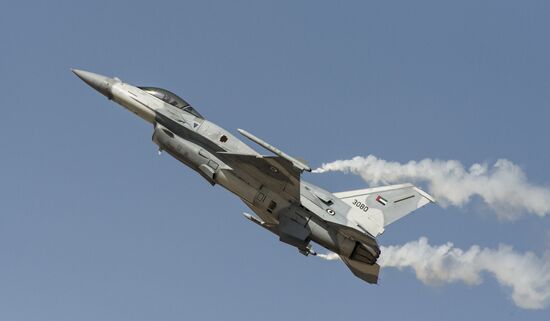 2015 Dubai Airshow. Day 3