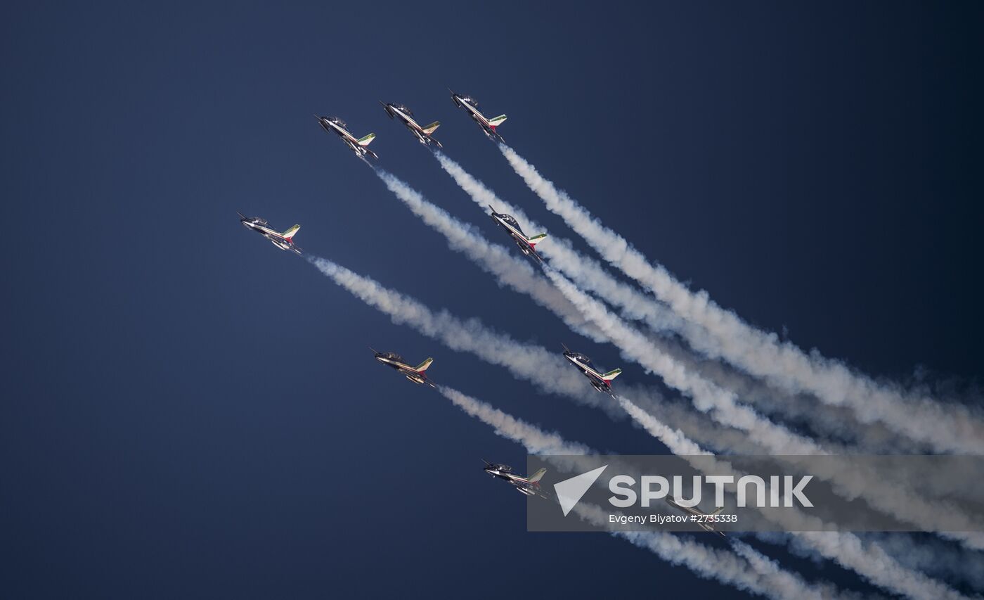 2015 Dubai Airshow. Day 3