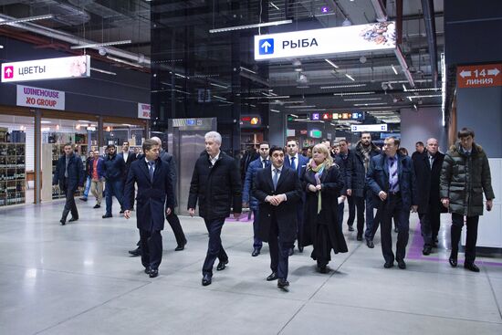 Moscow Mayor Sergei Sobyanin visits Food City outlet