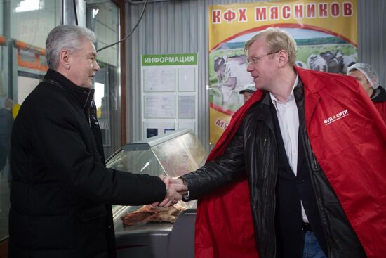 Moscow Mayor Sergei Sobyanin visits Food City outlet