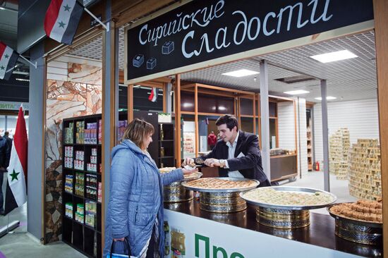 Moscow Mayor Sergei Sobyanin visits Food City outlet