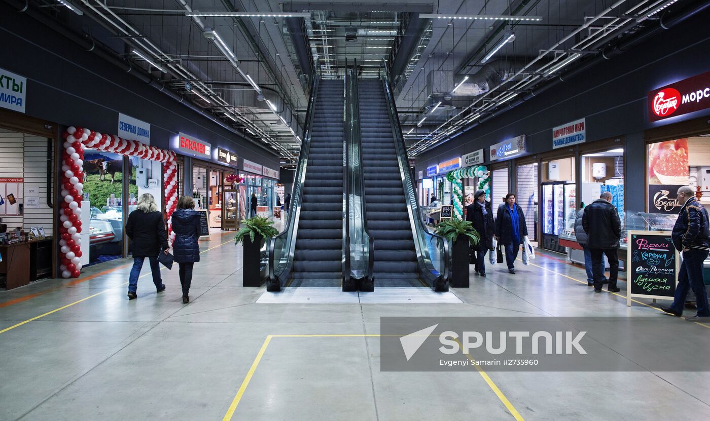 Moscow Mayor Sergei Sobyanin visits Food City outlet