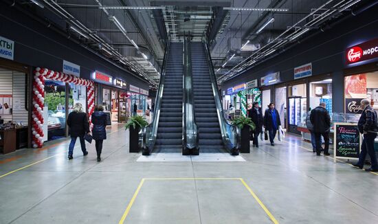 Moscow Mayor Sergei Sobyanin visits Food City outlet