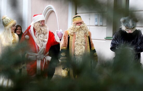 Santa Claus meets his Tatar counterpart Kysh Babai in Kazan