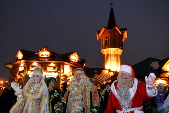 Santa Claus meets his Tatar counterpart Kysh Babai in Kazan