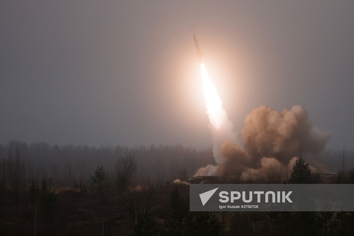 Artillery and missile field firing in Leningrad Region