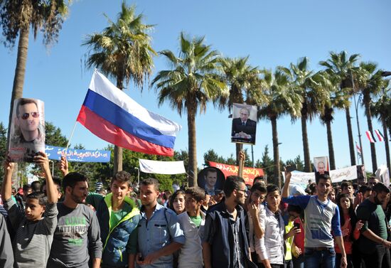 Rally in Tartus in support of Russian air force operation