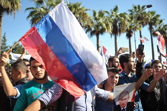 Rally in Tartus in support of Russian air force operation