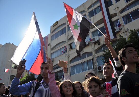 Rally in Tartus in support of Russian air force operation