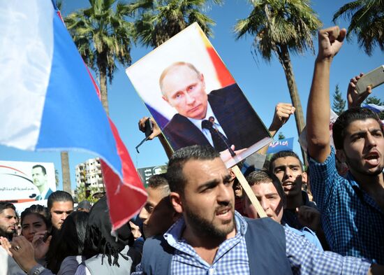 Rally in Tartus in support of Russian air force operation