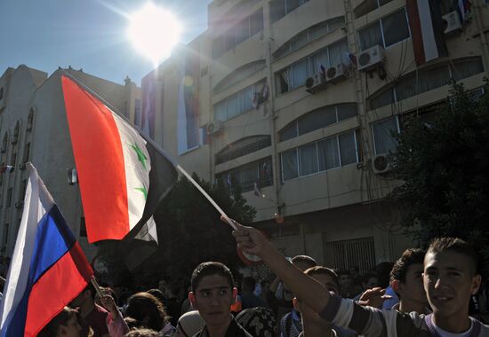 Rally in Tartus in support of Russian air force operation