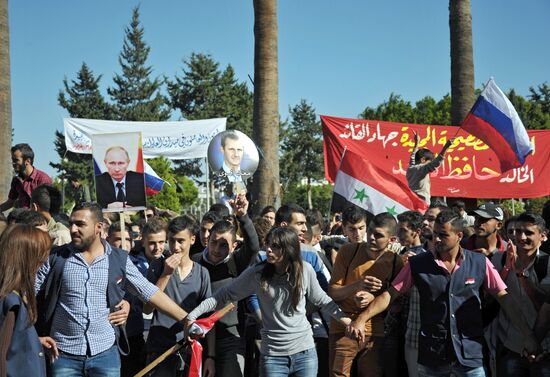 Rally in Tartus in support of Russian air force operation