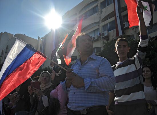 Rally in Tartus in support of Russian air force operation