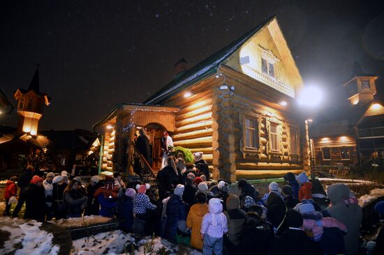 Santa Claus meets his Tatar counterpart Kysh Babai in Kazan