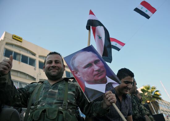 Rally in Tartus in support of Russian air force operation
