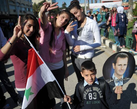 Rally in Tartus in support of Russian air force operation