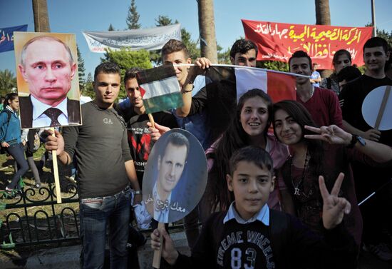 Rally in Tartus in support of Russian air force operation