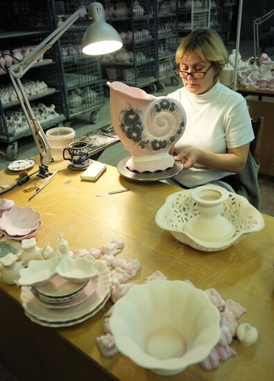 Ceramics production at Gzhel factory