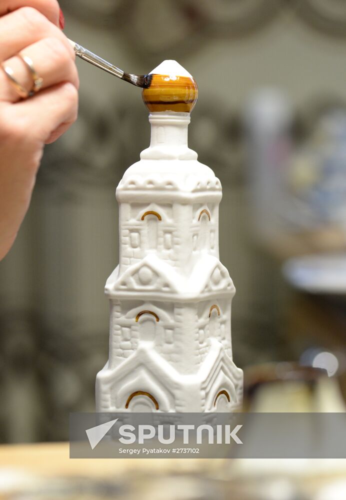 Ceramics production at Gzhel factory