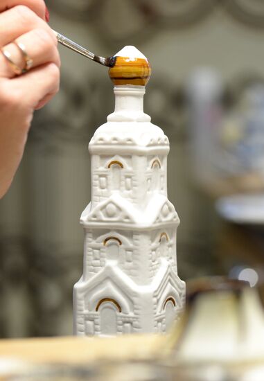 Ceramics production at Gzhel factory